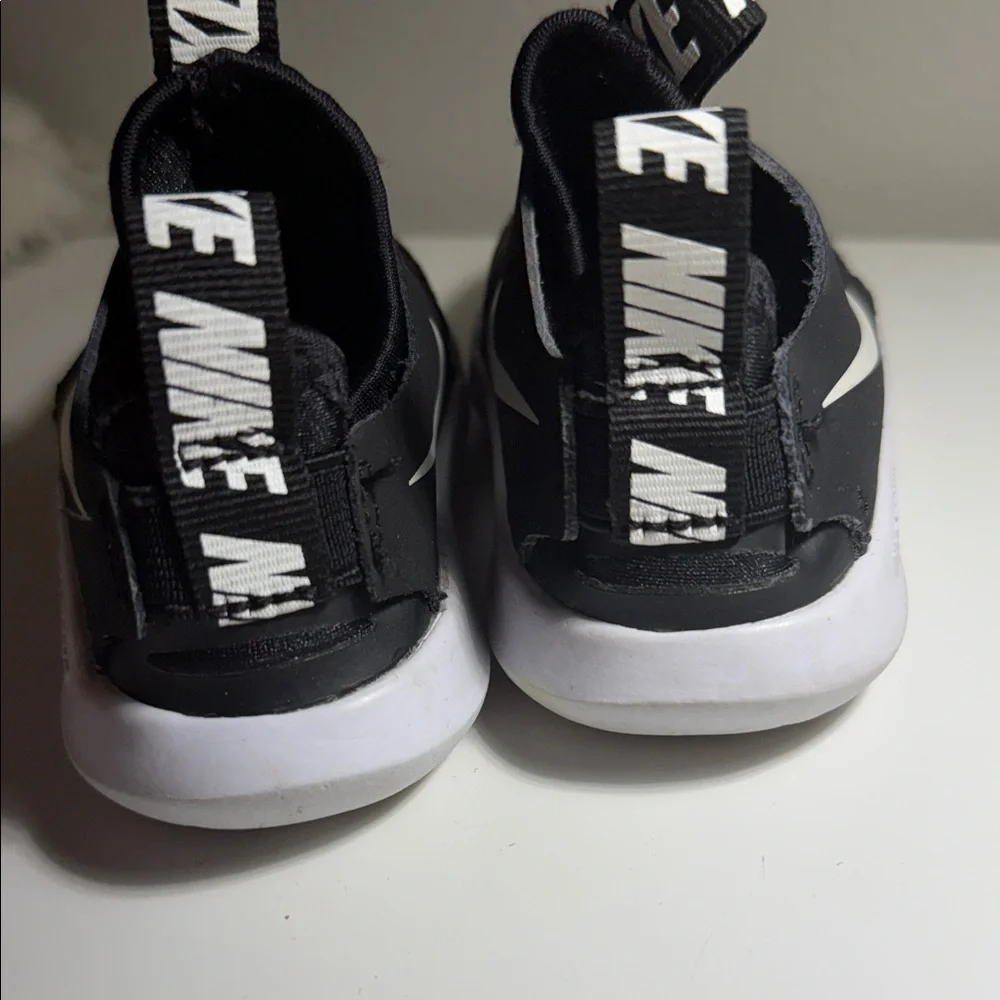 Nike sleek black